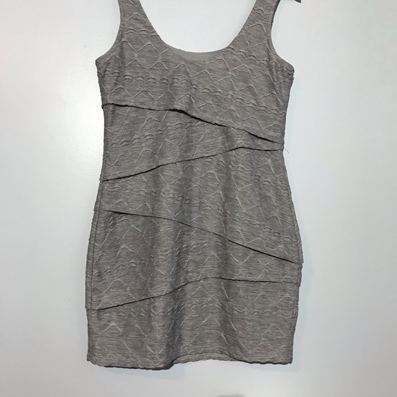 2 for $20 LE CHATEAU Grey Tiered Dress - Picture 6 of 10